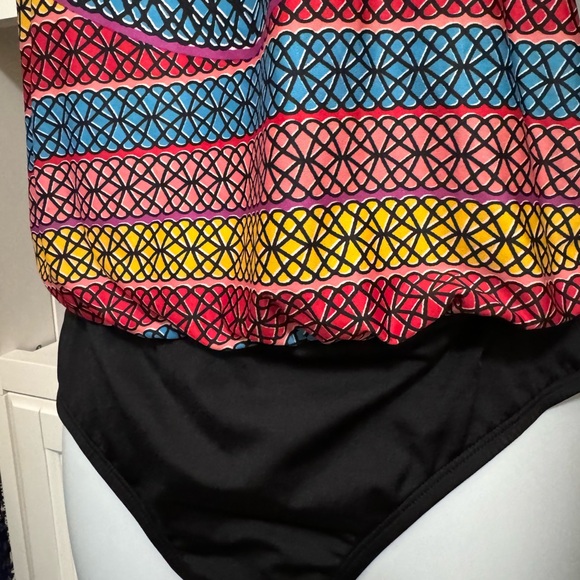 CLEAN-WATER ONE PIECE SWIMSUIT. ADJUSTABLE HALTER NECK. BUILT IN BRA. FLATTERING - Picture 11 of 13